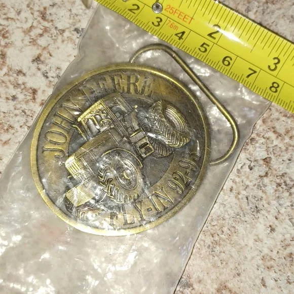 JOHN DEERE FLY-IN 92-93 BRASS BELT BUCKLE VINTAGE 1992 TRACTOR FARMER - Picture 7 of 7